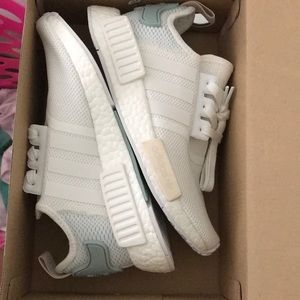 100% AUTHENTIC ADIDAS NMD R1.